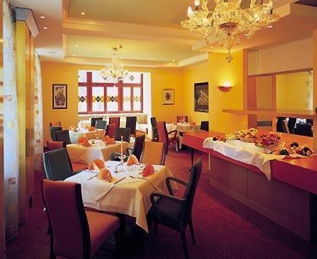 Hotel am Kurpark Schönebeck Restoran fotoğraf