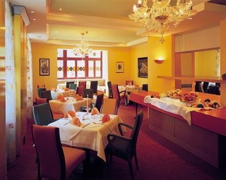 Hotel am Kurpark Schönebeck Restoran fotoğraf